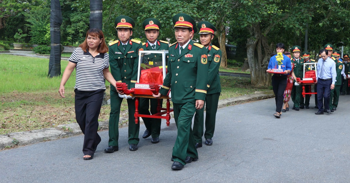 An táng 10 hài cốt liệt sĩ được tìm thấy cùng di vật có tên, có di vật của nữ