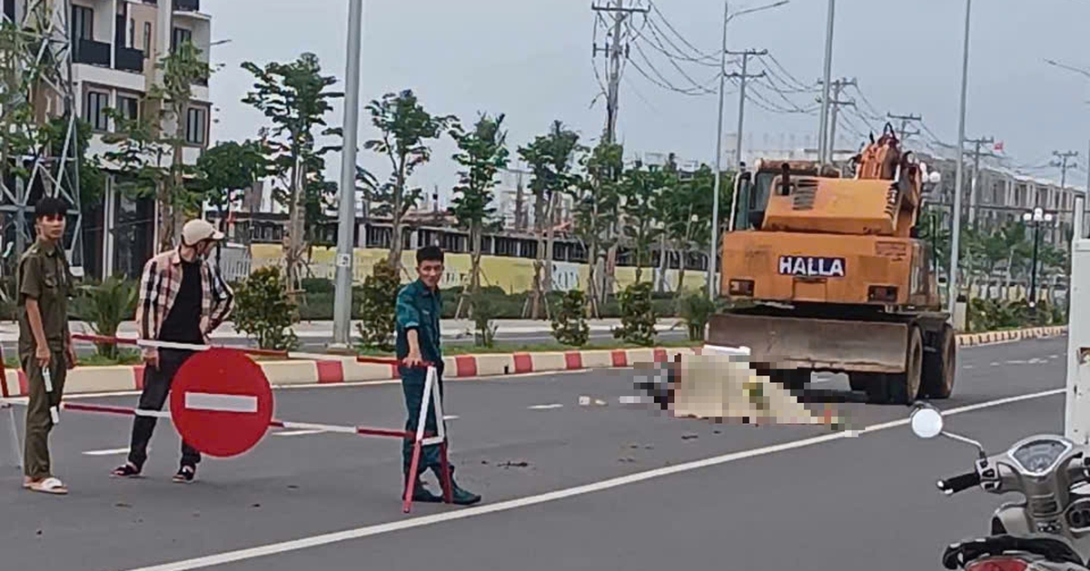 Chạy xe máy tông xe múc đất, thanh niên 20 tuổi chết tại chỗ