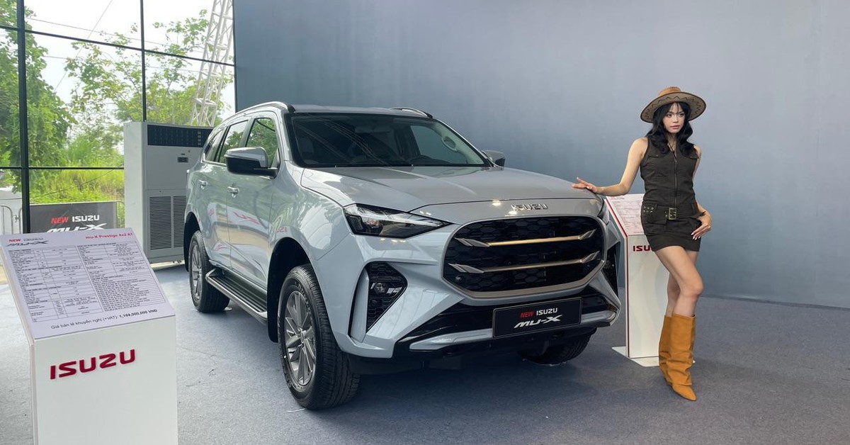 Isuzu mu-X 2025 ra mắt Việt Nam: Giá từ 928 triệu, có ADAS, cạnh tranh Everest, Santa Fe