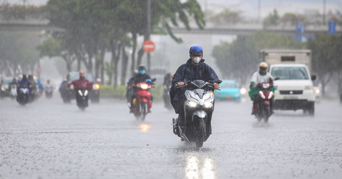 Dông, sét xuất hiện ở Cần Giờ, Bình Chánh, Bình Tân, Thủ Đức, đề phòng mưa đá, gió giật cấp 7