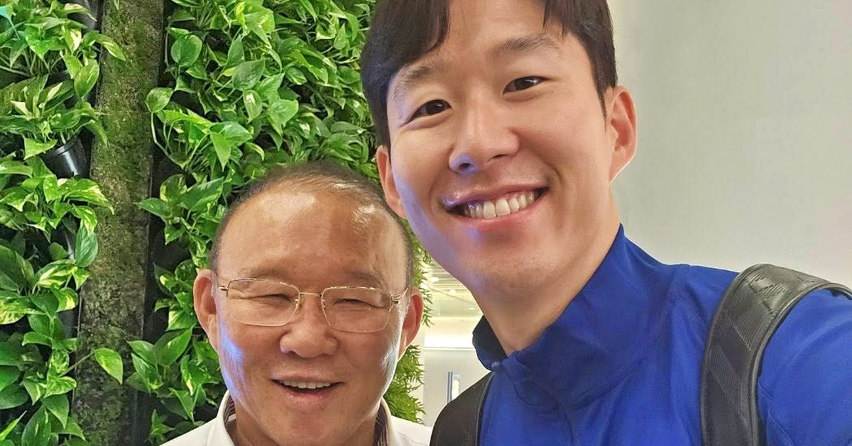 Ông Park ăn mừng cùng Son Heung Min trên cương vị mới