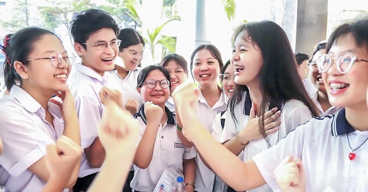 Sáng nay hơn 73.000 học sinh TP.HCM thi tuyển sinh lớp 10: Hồi hộp kỳ thi đổi mới