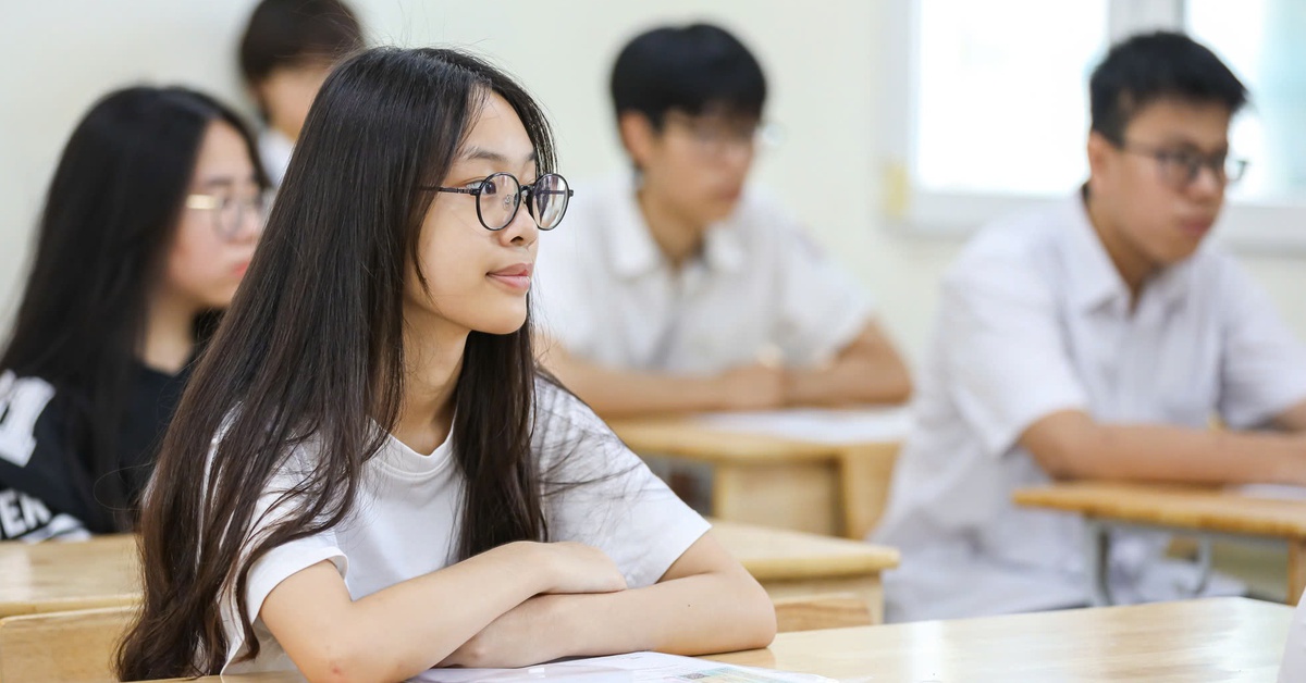 Gần 104.000 học sinh Hà Nội làm thủ tục dự thi lớp 10, nhiều em đến nhầm điểm thi