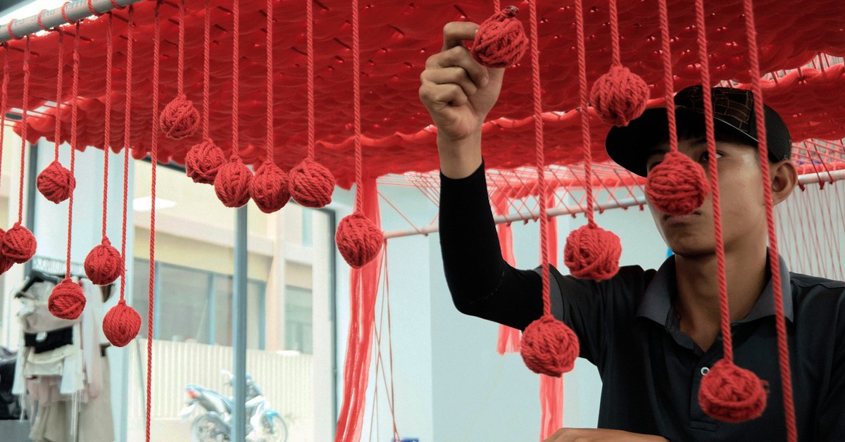 Chúng tôi sáng tạo dựa trên thiên nhiên, nhuộm vải từ thực vật, dệt vải từ vi khuẩn