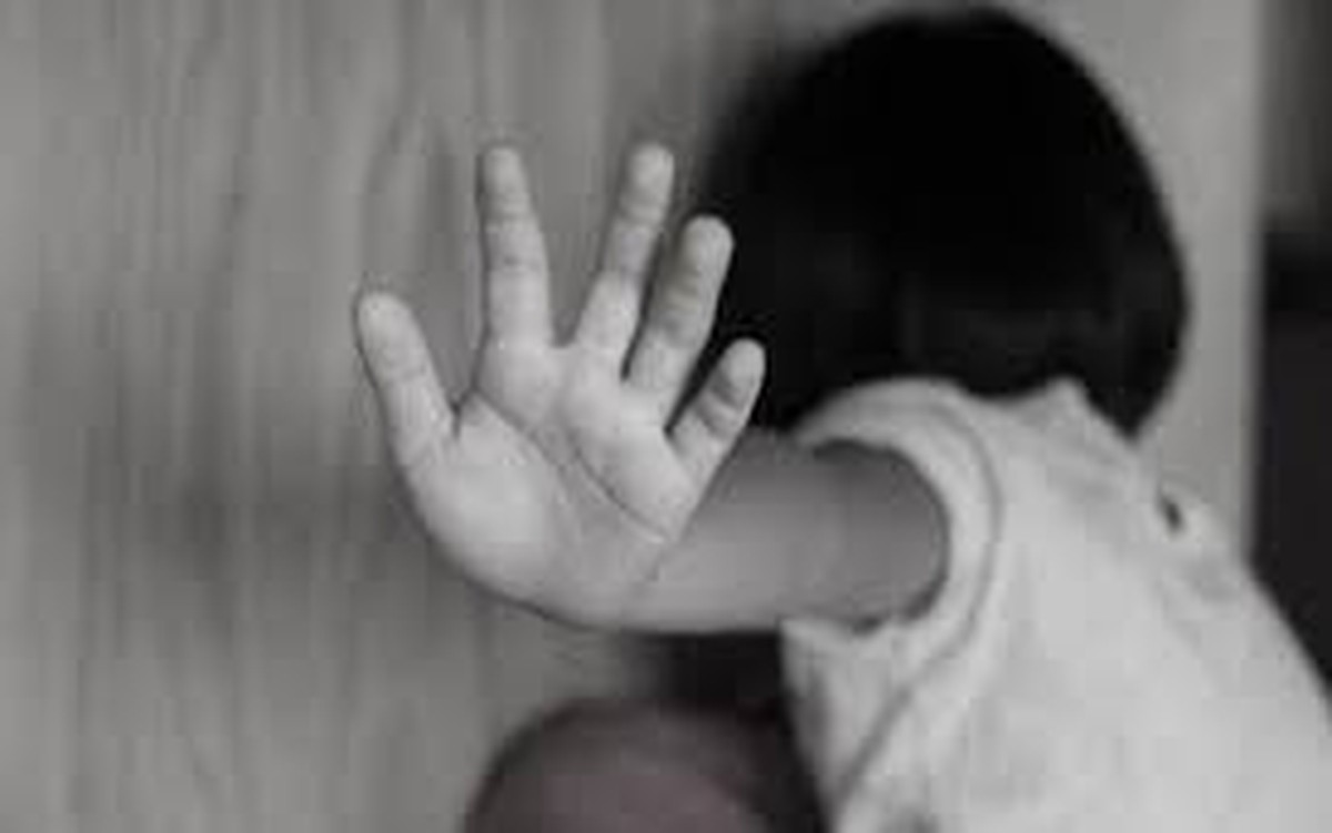 Bắt tạm giam cụ ông 72 tuổi dâm ô nữ sinh 13 tuổi