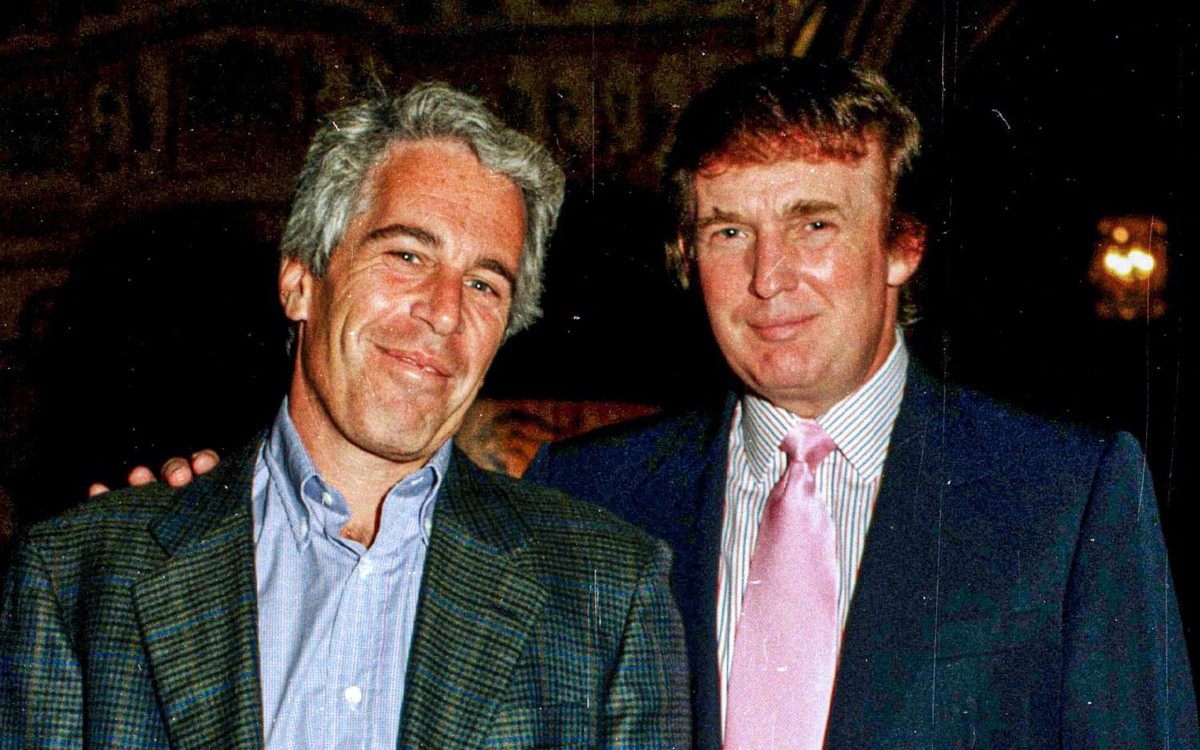 Bức ảnh chụp ông Trump cùng tỉ phú ‘ấu dâm’ Epstein gây sốt sau bài đăng của ông Musk