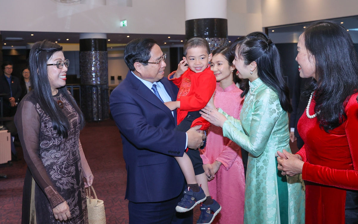 Thủ tướng mong kiều bào tại Estonia hiến kế để Việt Nam đạt mục tiêu tăng trưởng