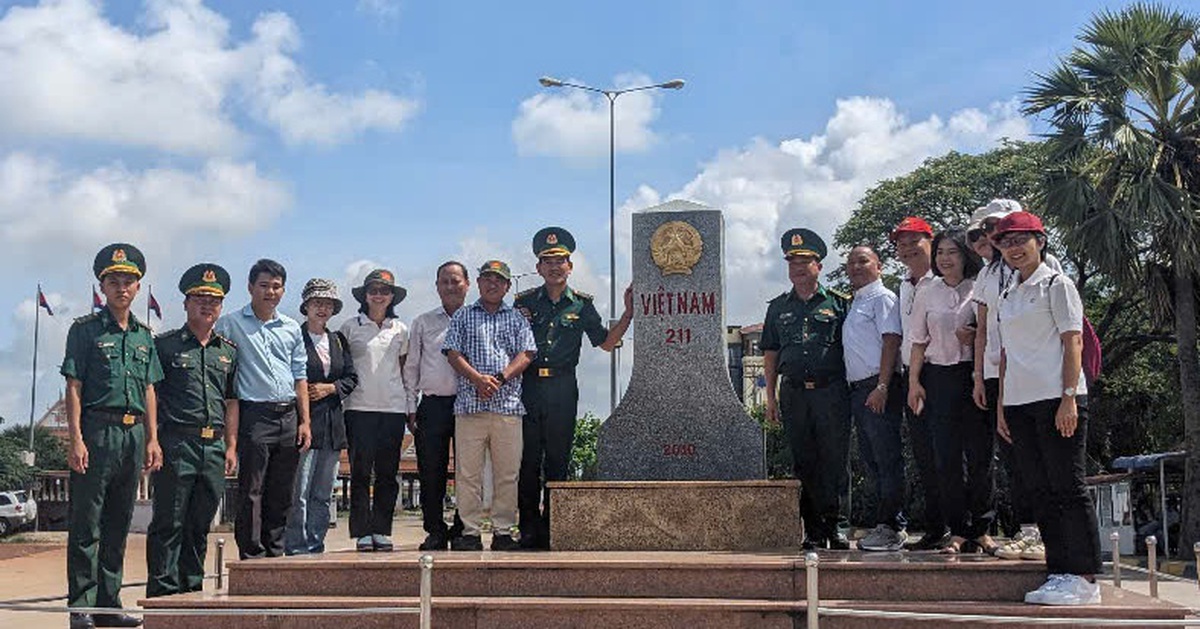 Khảo sát đưa cột mốc, cửa khẩu vào tour du lịch TP.HCM đi biên giới Tây Nam