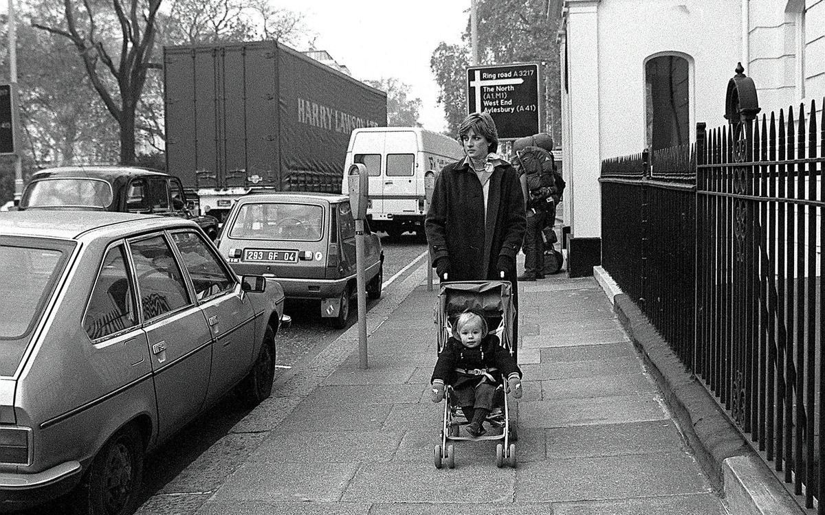 Bức ảnh rất hiếm về thời điểm Công nương Diana làm bảo mẫu