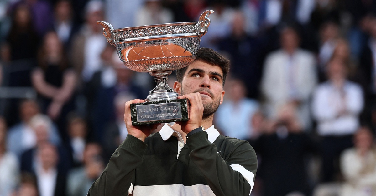 Ngược dòng 'khó tin' ở trận chung kết dài nhất lịch sử, Alcaraz vô địch Roland Garros 2025