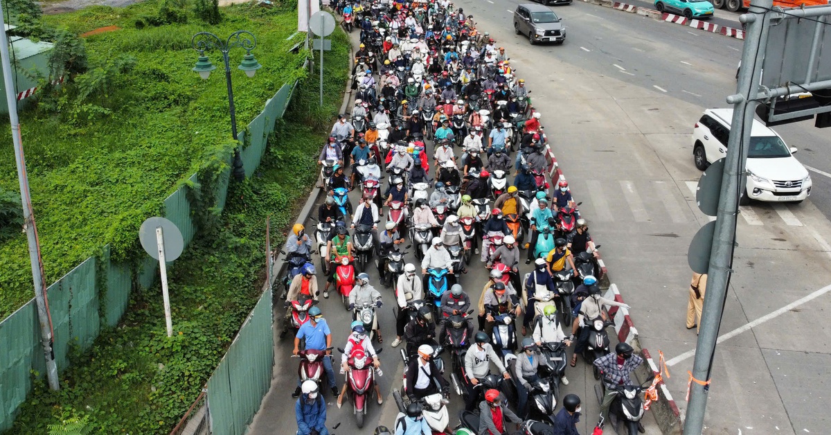 Kẹt xe đường song hành cao tốc sáng 9-6, đơn vị chức năng đưa ra phương án 'gỡ rối'