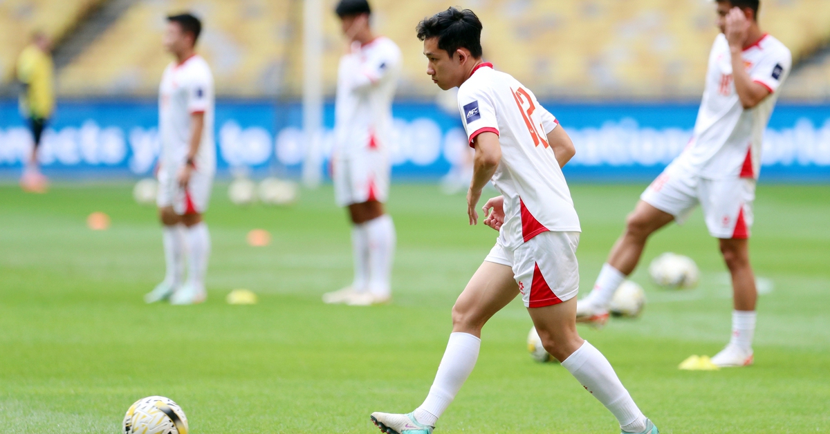 Tuyển Việt Nam làm quen 'chảo lửa' Bukit Jalil trước trận gặp Malaysia