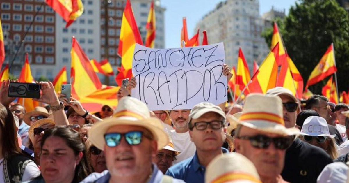 Hàng chục nghìn người biểu tình tại Madrid phản đối chính phủ Pedro Sánchez