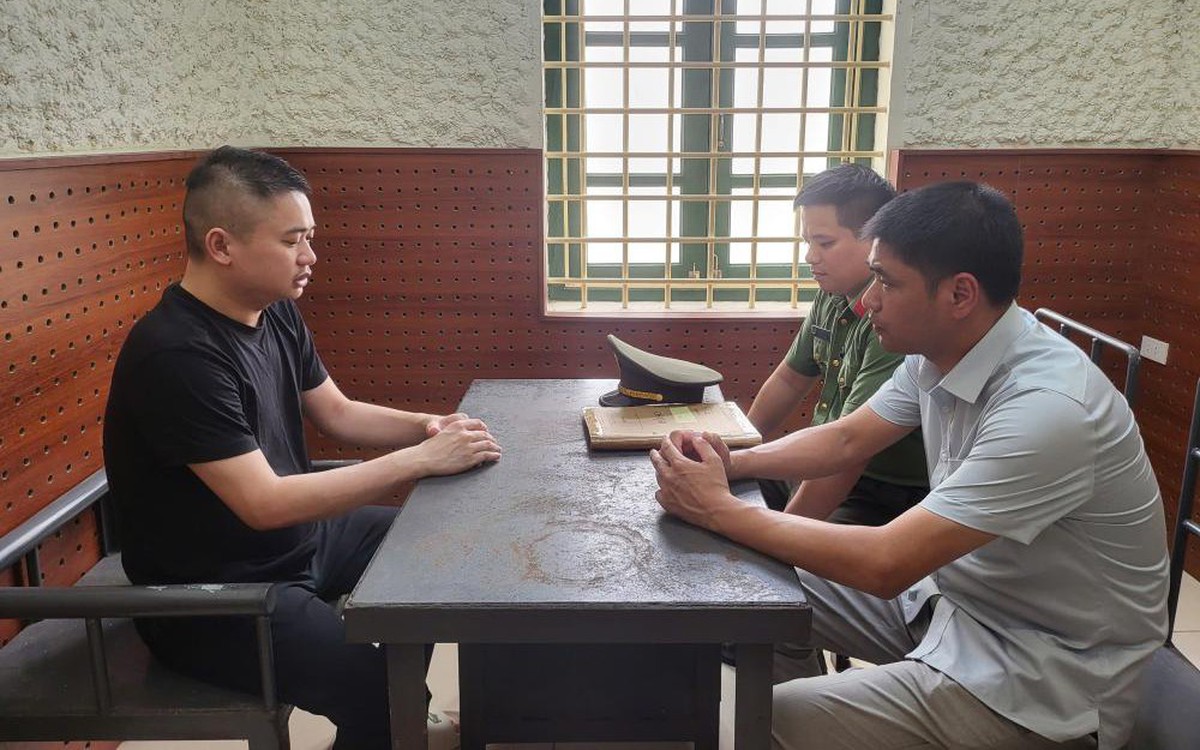 Bắt một nhà báo để điều tra hành vi 'cưỡng đoạt tài sản'