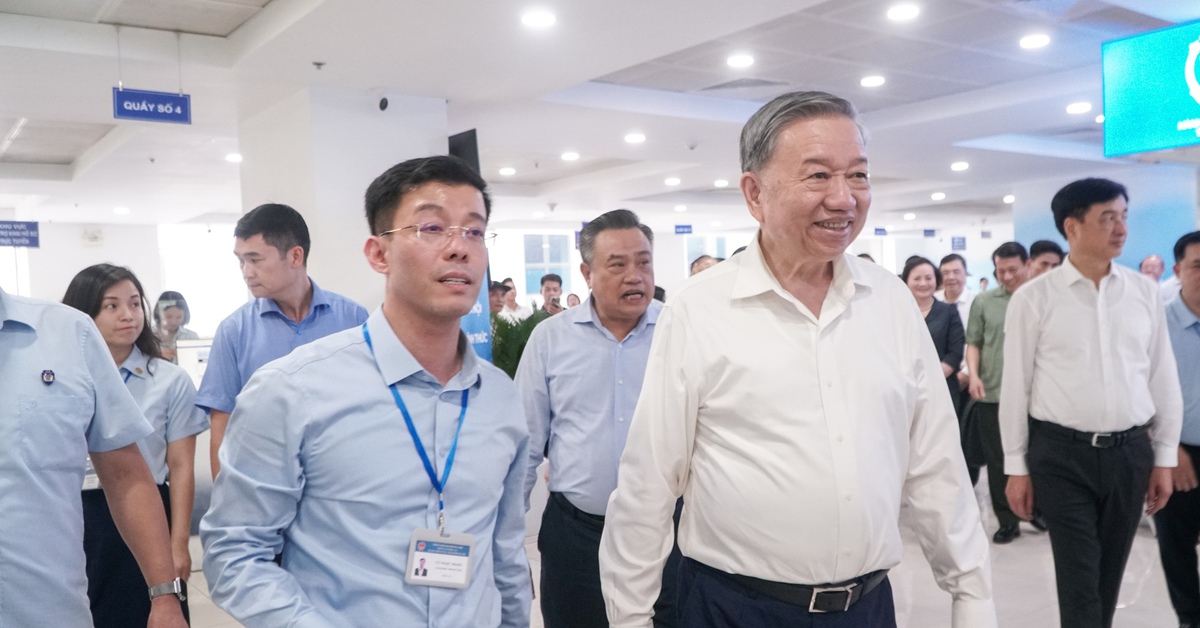Tổng Bí thư Tô Lâm kiểm tra thực tế tại xã phường ở Hà Nội trong ngày đầu vận hành chính quyền 2 cấp