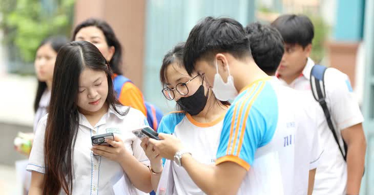 Người nước ngoài kêu đề thi tiếng Anh tốt nghiệp THPT khó mà 'dân bản ngữ chưa chắc làm được'