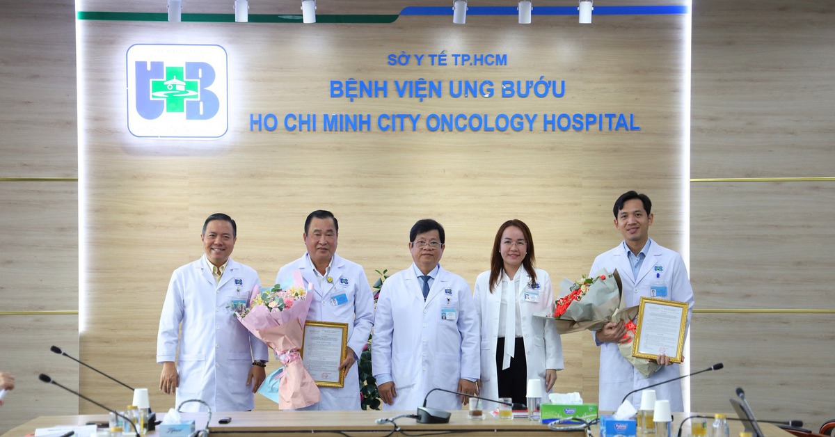 Cấp cứu bé gái bị hạ canxi máu trên máy bay: Trên chuyến bay hôm ấy, tôi không chỉ làm bác sĩ