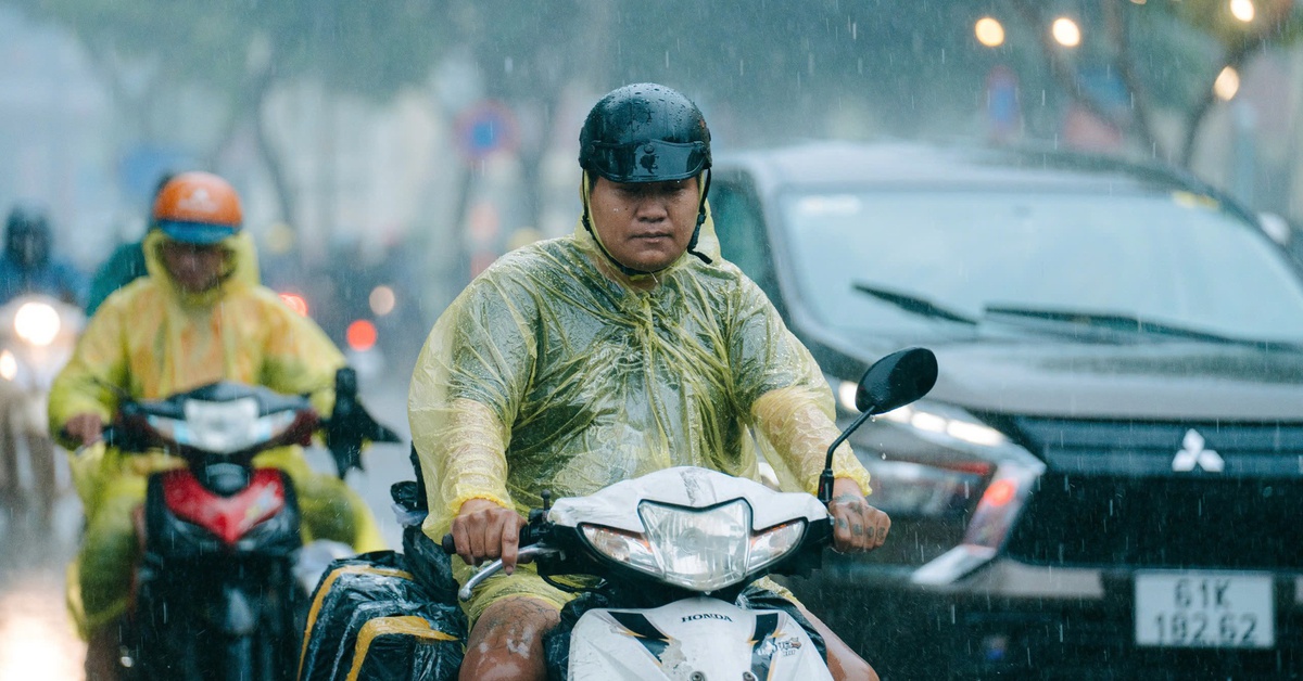 Thời tiết hôm nay 2-7: Miền Nam nắng gián đoạn, chiều tối mưa; Miền Bắc mưa to