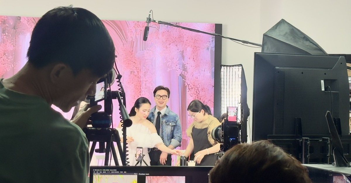 Bán hàng qua livestream: Chốt đơn từ bó rau vài ngàn đến siêu xe tiền tỉ