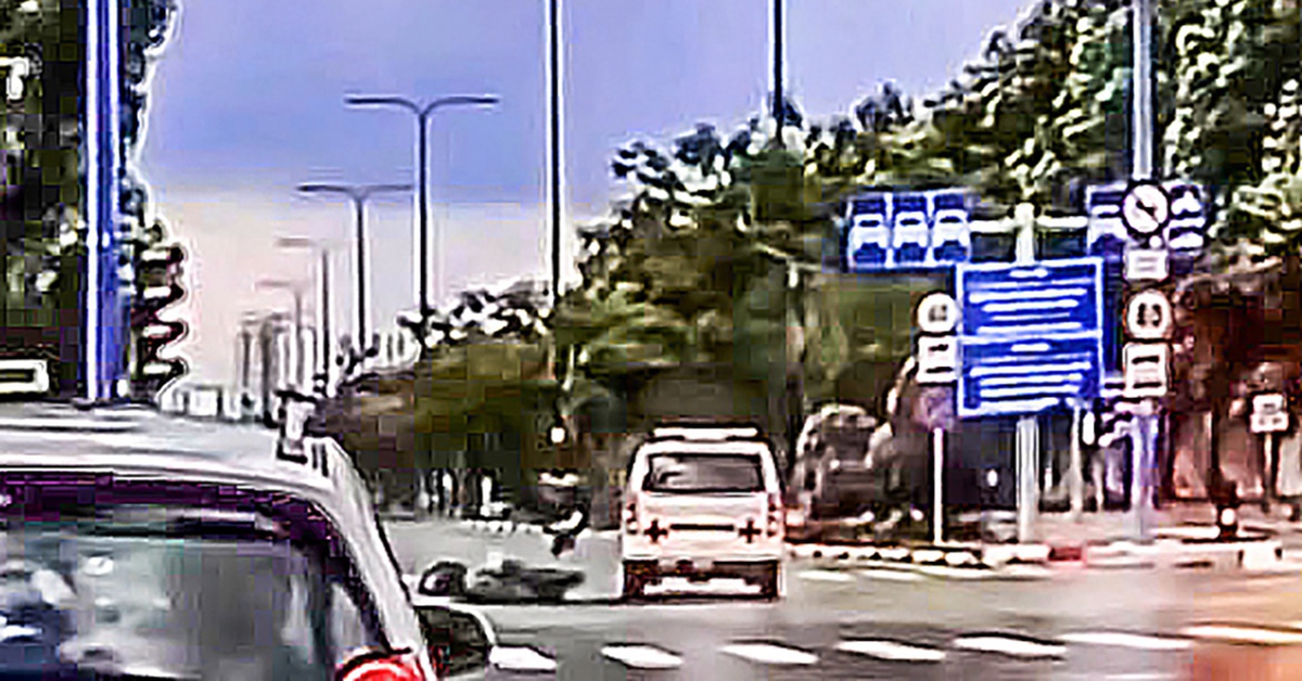 Xác minh clip xe cứu thương va chạm với xe máy tại giao lộ Mai Chí Thọ - Trần Não