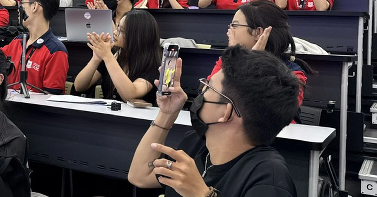 Sinh viên livestream hốt bạc, coi chừng dính bẫy bán hàng giả