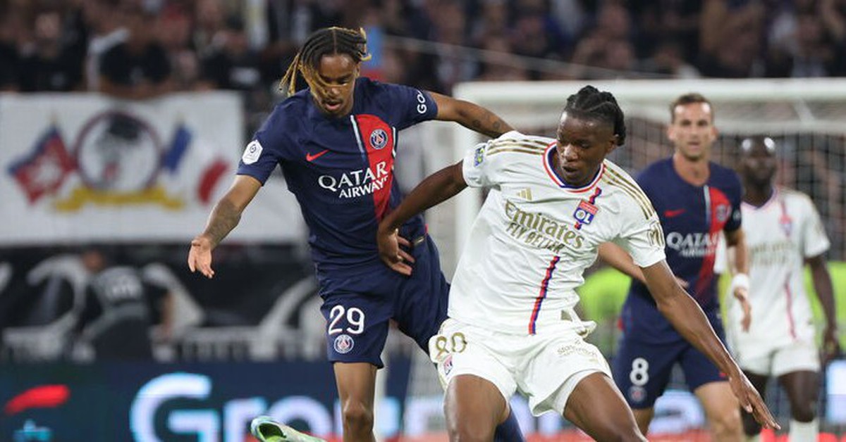 Lyon thoát rớt hạng một cách ngoạn mục nhờ PSG 'nghĩa hiệp'