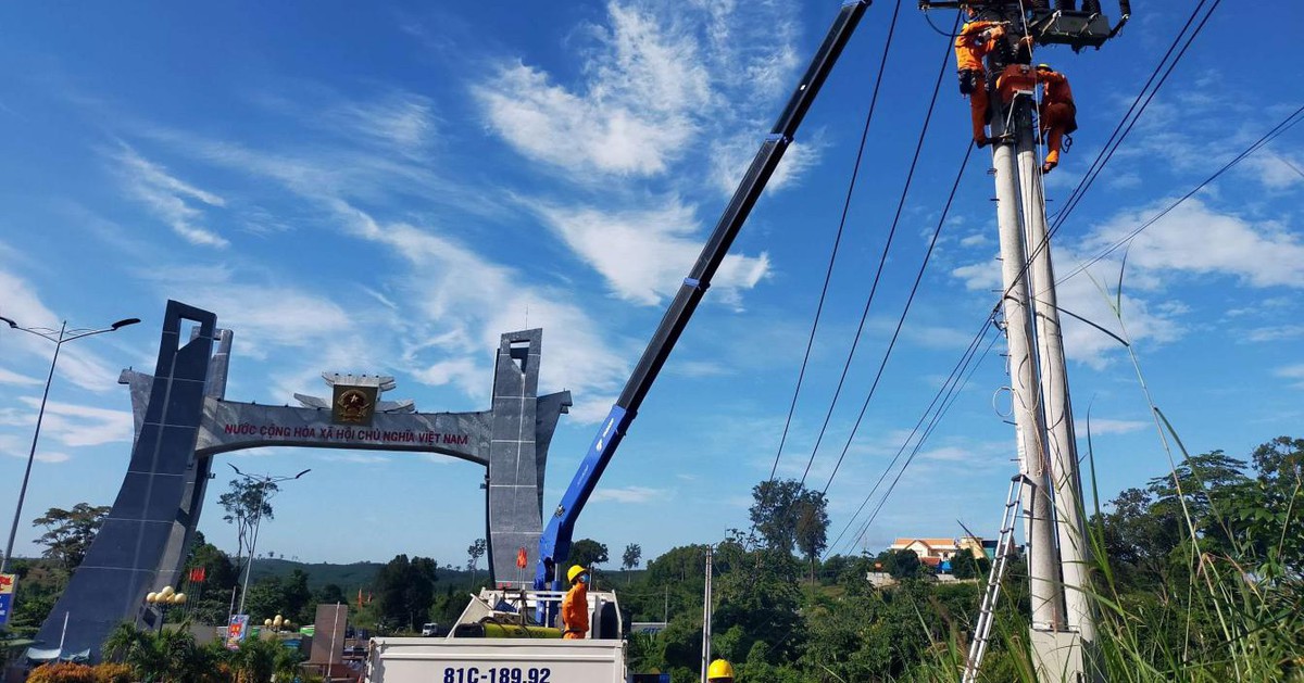 Đội Quản lý điện Đức Cơ: Nhọc nhằn nghề điện vùng biên