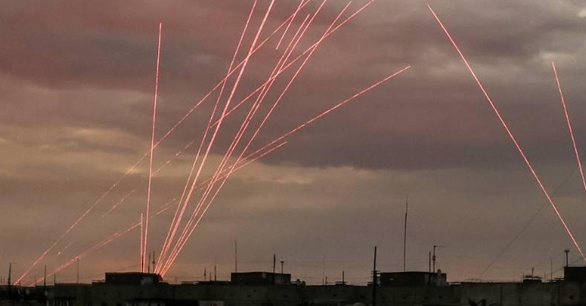 Ukraine nói Nga đang tấn công Kiev, gây hỏa hoạn và nhiều tiếng nổ lớn