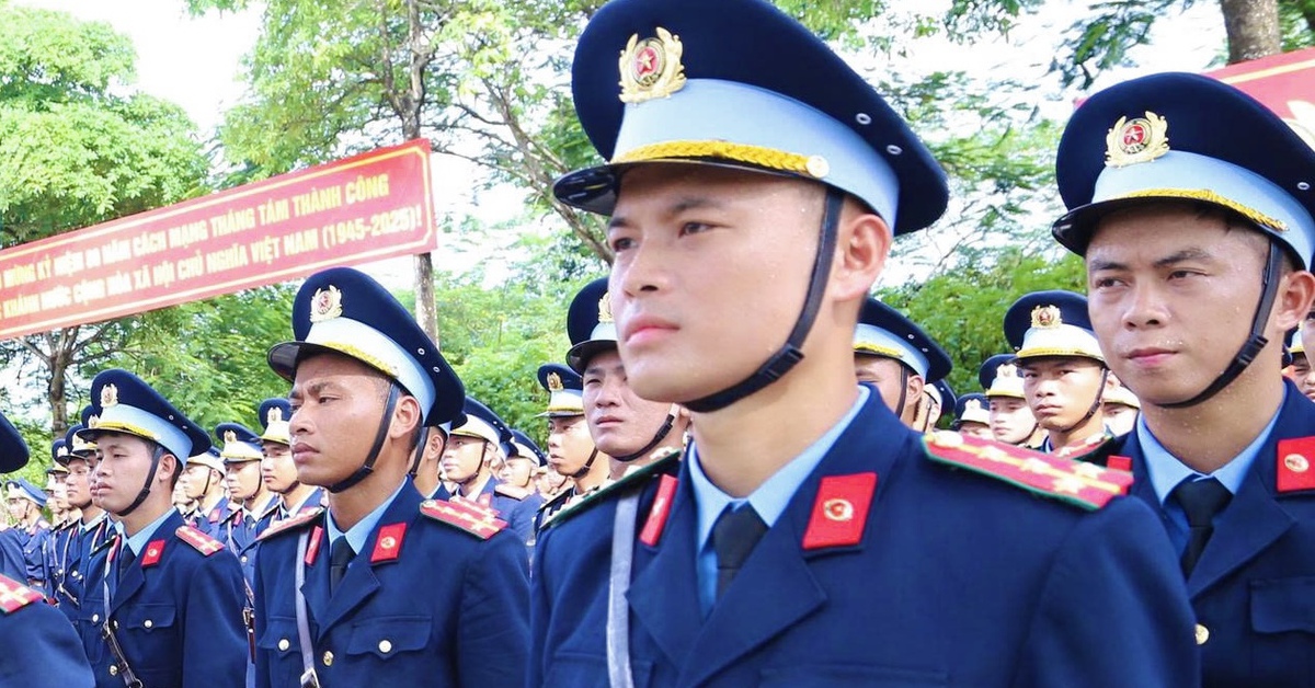 Không quân Công an nhân dân 'tiếp sức' cán bộ, chiến sĩ tập luyện diễu binh 1.000 thùng sữa
