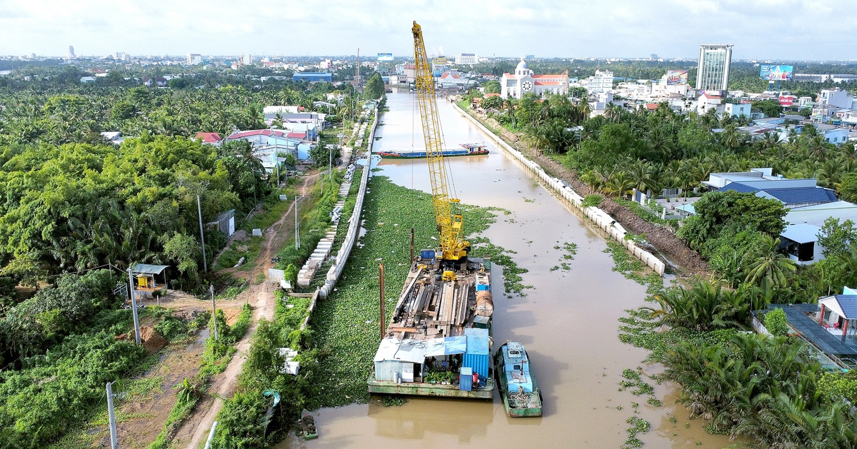Đường 2.000 tỉ dọc sông Bảo Định chậm tiến độ, chủ tịch tỉnh yêu cầu 'vướng đâu, gỡ đó'