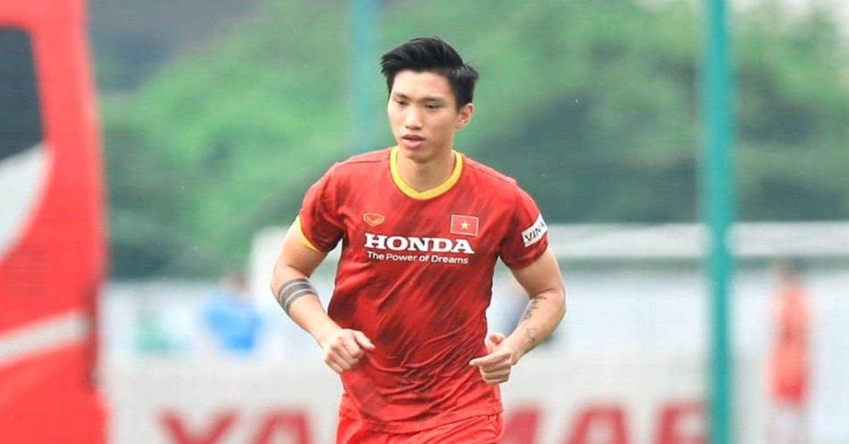 Văn Hậu đã ra sân tập