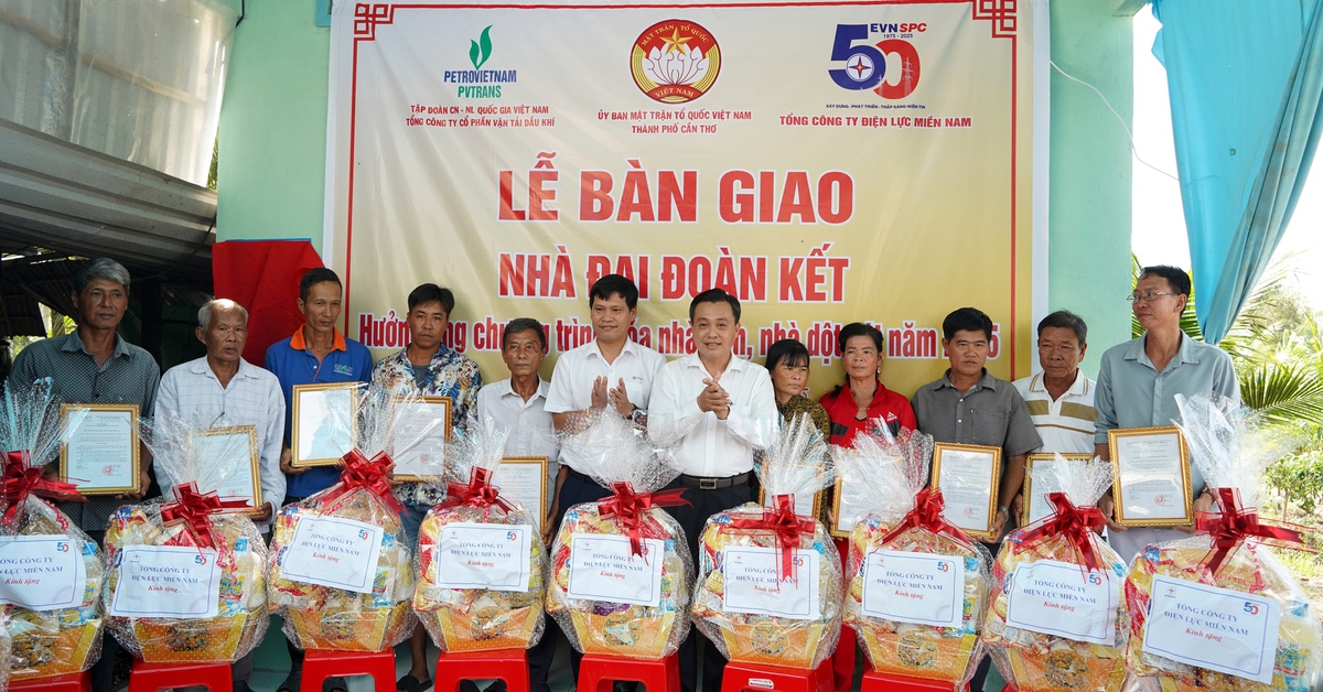Ngành điện miền Nam xóa nhà tạm, nhà dột nát tại Cần Thơ