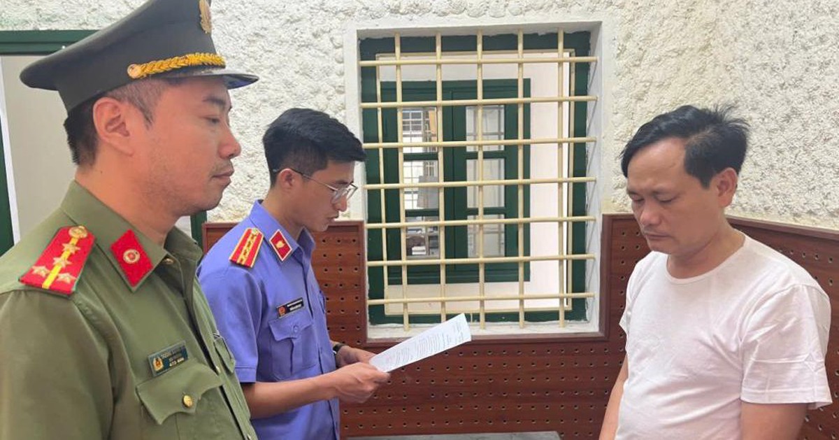 Một phóng viên bị bắt về hành vi sử dụng giấy tờ giả