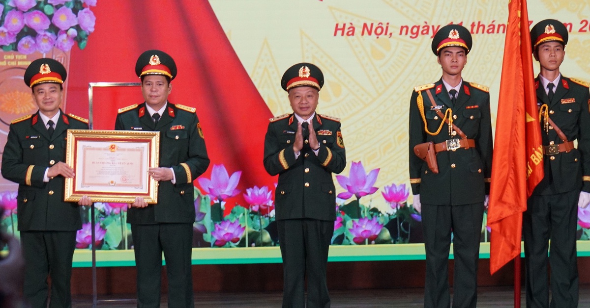 Có một nơi chuyên xuất bản sách của các lãnh tụ, tướng lĩnh, những cuốn sách đi khắp chiến trường
