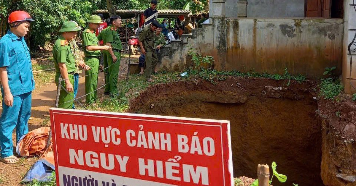 ‘Hố tử thần’ khoét sâu vào móng nhà dân ở Phú Thọ
