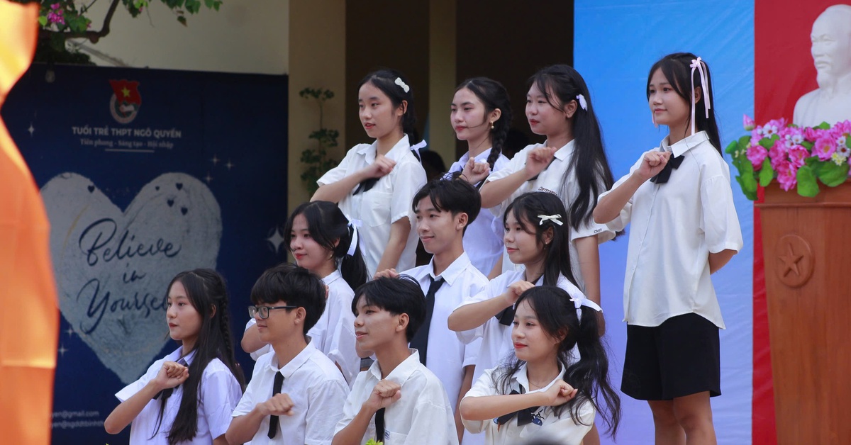 Thầy trò cùng nói không với điện thoại trong ngôi trường ở đảo Phú Quý