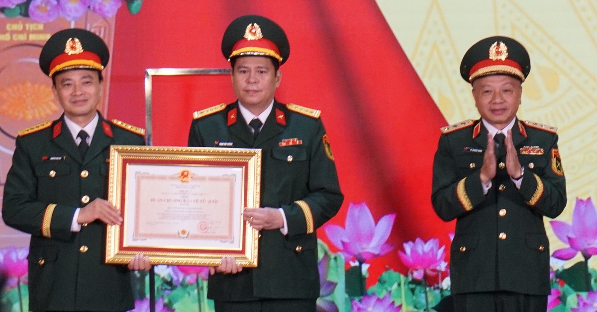 Có một nơi chuyên xuất bản sách của các lãnh tụ, tướng lĩnh, những cuốn sách đi khắp chiến trường