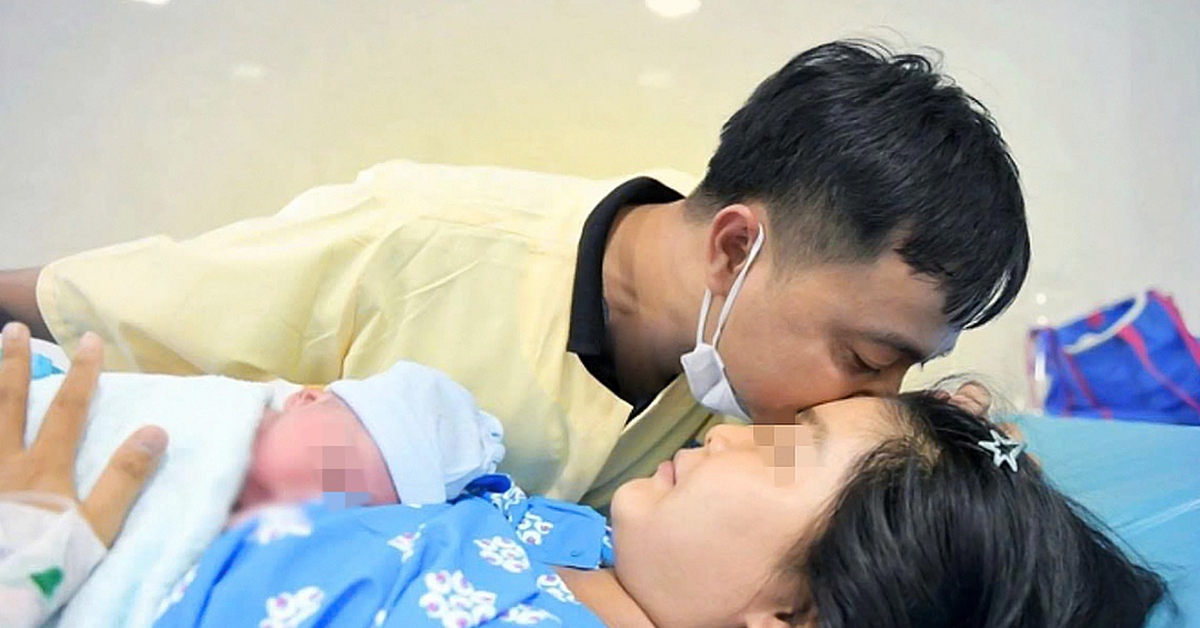 Tỉnh thành nào đã thưởng tiền, khen tặng gia đình sinh hai con gái?