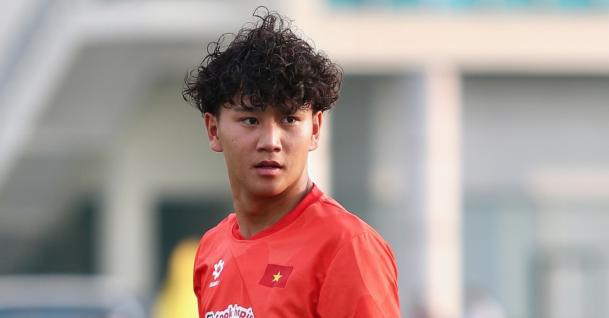 HLV Kim Sang Sik loại cầu thủ Việt kiều Alex Bùi