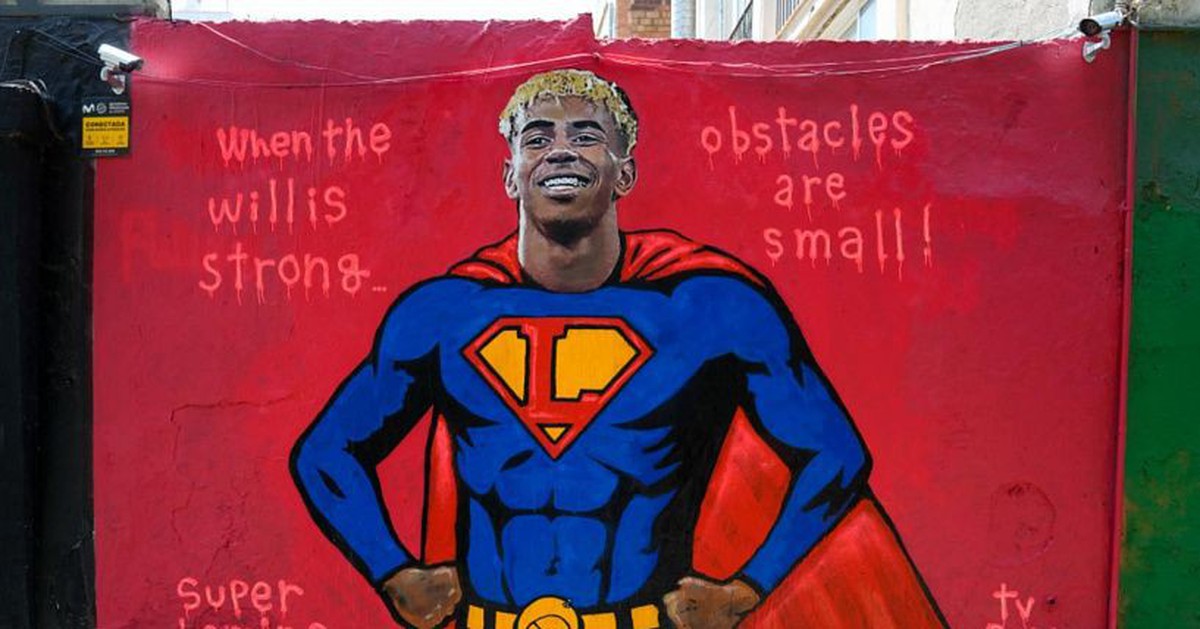 Lamine Yamal trở thành 'siêu nhân' ngày sinh nhật tuổi 18