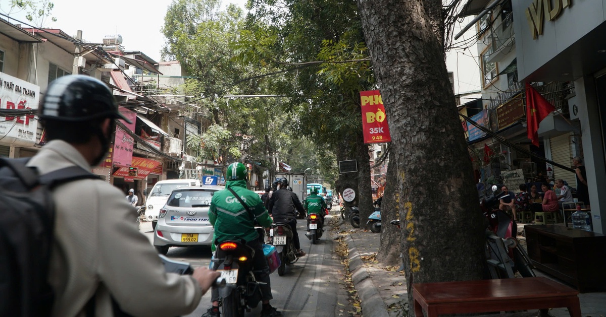 Thủ tướng yêu cầu Hà Nội cấm xe máy chạy xăng vào khu vực vành đai 1 từ tháng 7-2026
