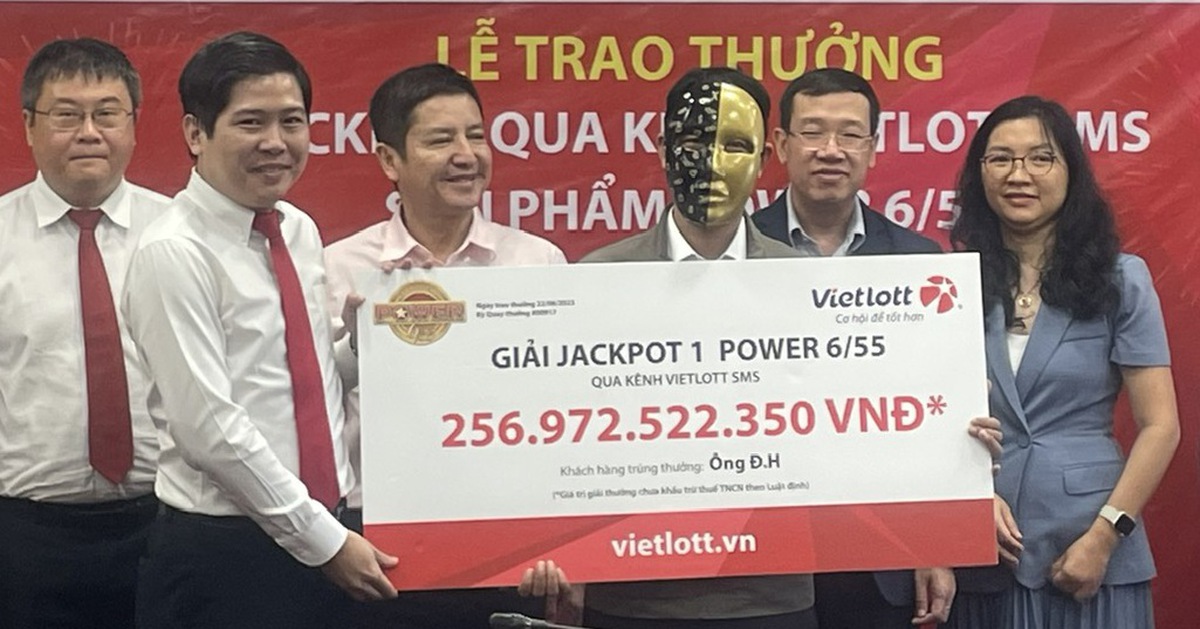 Tối nay, một khách hàng Vietlott đã trúng số tiền kỉ lục: hơn 344,9 tỉ đồng