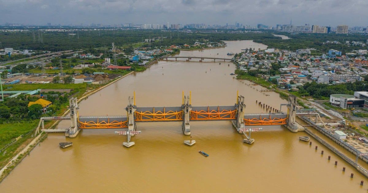 Có tin vui, không quên chuyện buồn