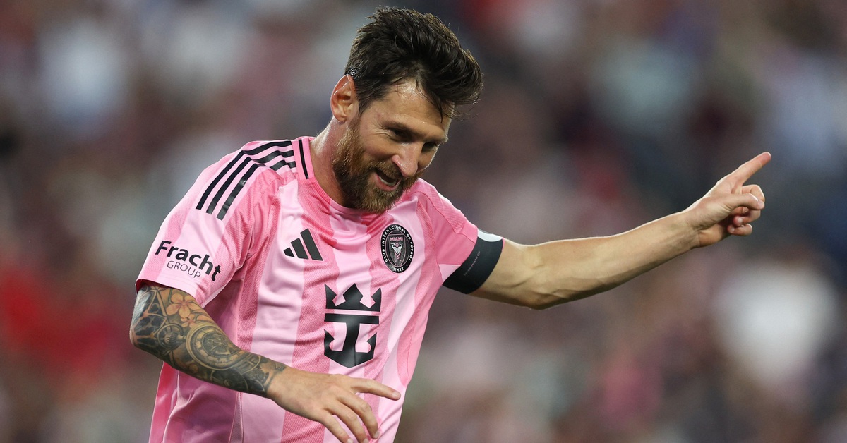 Ronaldo khen Messi 'hay hơn phần còn lại của làng bóng đá'