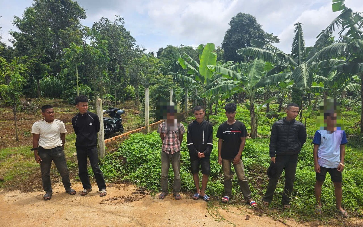 Khởi tố nhóm thanh thiếu niên dàn cảnh cướp điện thoại, lấy tiền mua bia