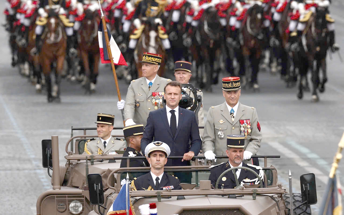Tham vọng quốc phòng của ông Macron