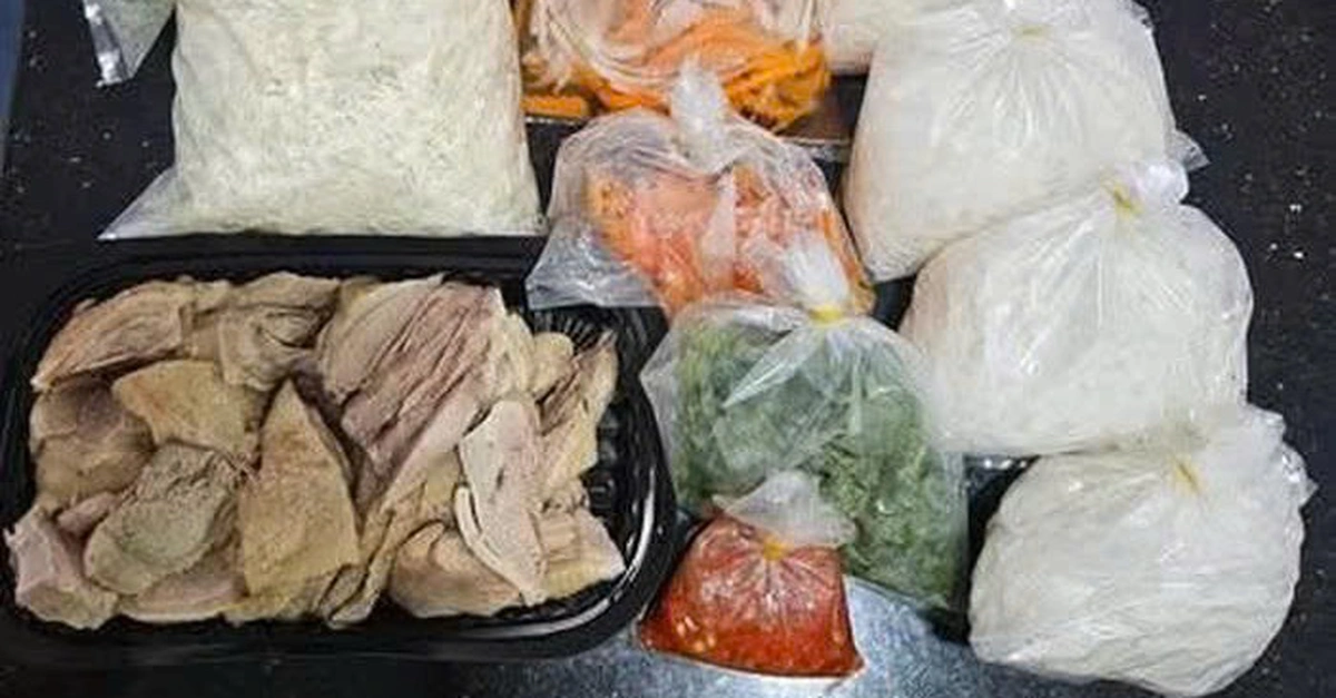 Đình chỉ bán 3 ngày với chủ sạp '4 tô bún măng vịt 1 triệu đồng' ở chợ Bến Thành, xử nhẹ quá?