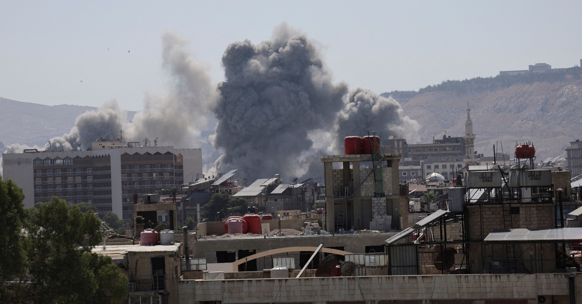 Israel liên tục không kích trụ sở Bộ Quốc phòng Syria