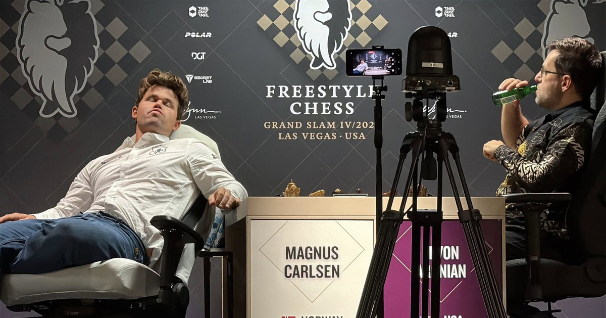 Carlsen bị loại khỏi cuộc đua vô địch Freestyle Chess ngay ngày mở màn