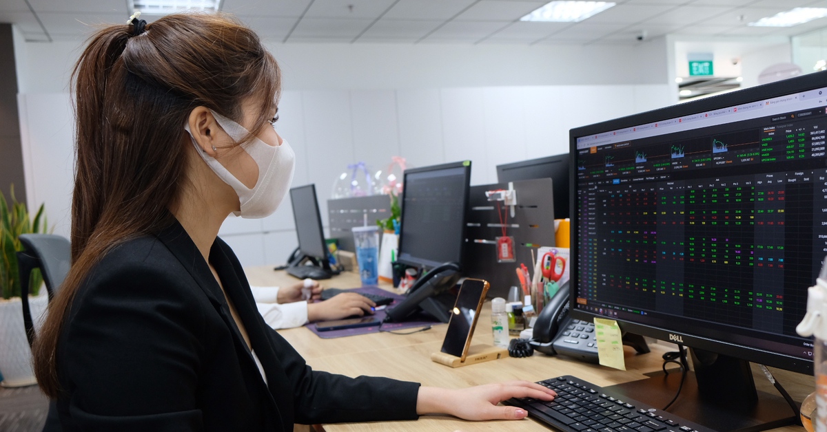 Tiền đổ cuồn cuộn, chứng khoán thắng lớn: Lợi nhuận vượt mặt vàng và loạt kênh đầu tư